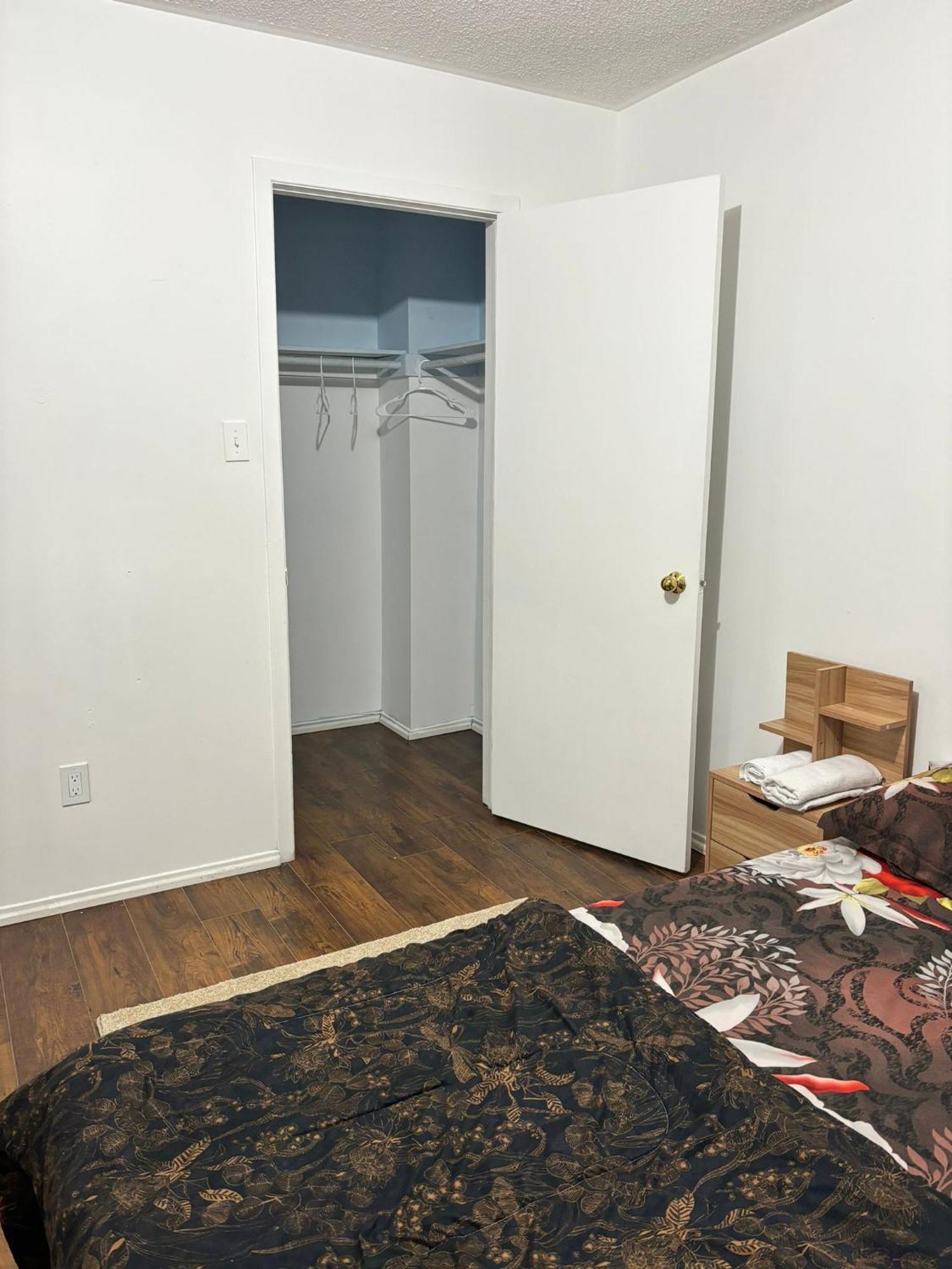 Queen Bedroom Near Sheridan College Μπράμπτον Εξωτερικό φωτογραφία