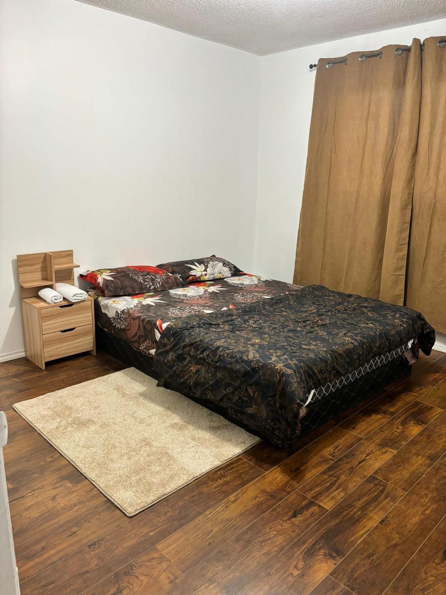 Queen Bedroom Near Sheridan College Μπράμπτον Εξωτερικό φωτογραφία
